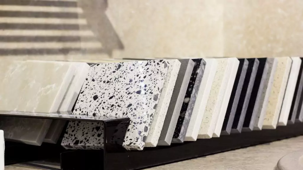 Guía completa de materiales ecológicos para reformas integrales en Madrid 8 Muestra de Cuarzo reciclado para reformas y construcción